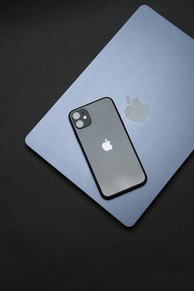 Apple has launched a new feature called "Shop with a Specialist" in India